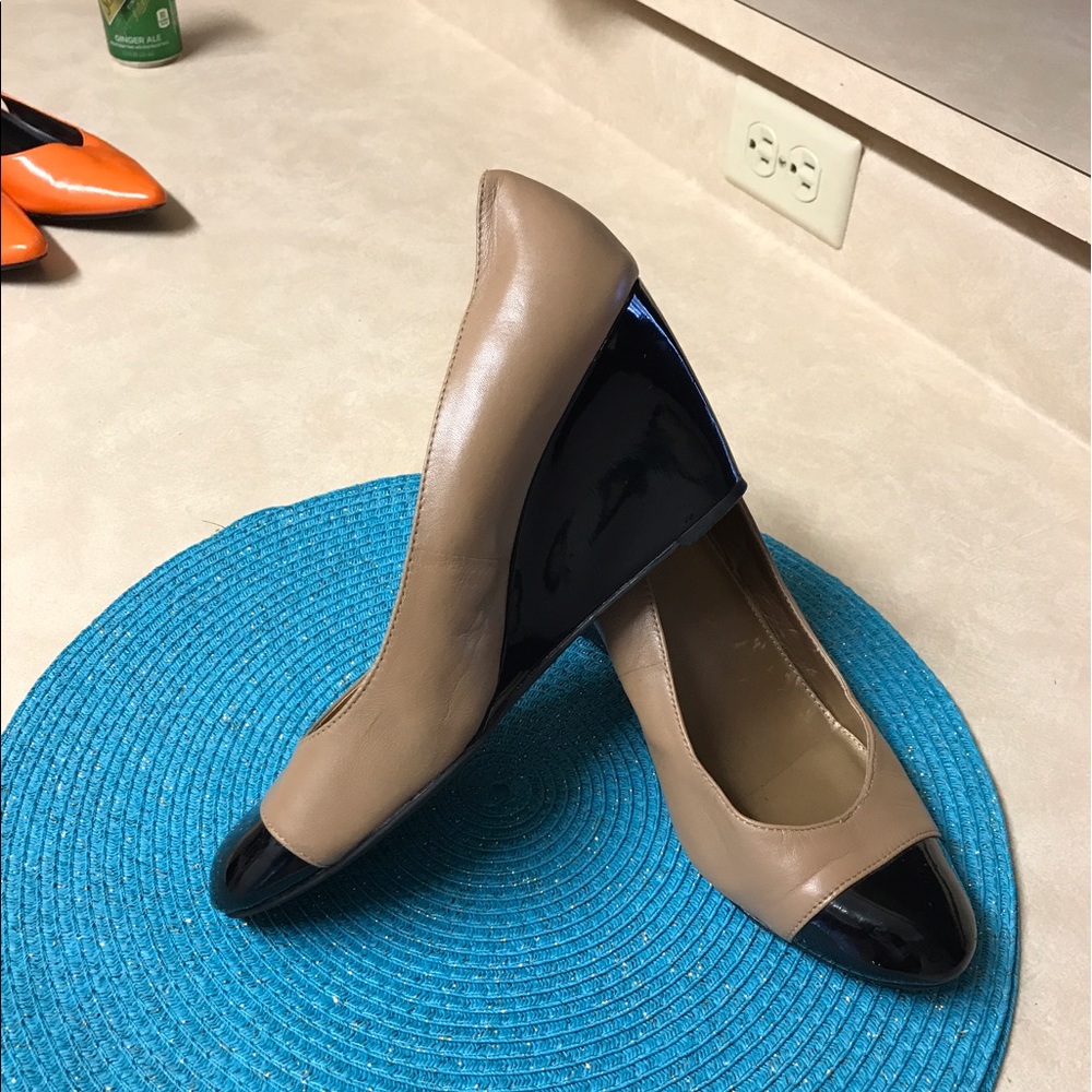 Bandalino tan wedges