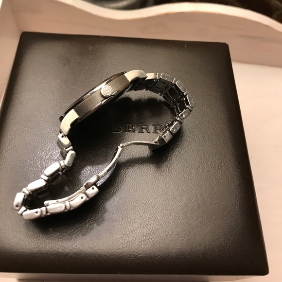 Burberry watch. For small wrist. Authentic - Picture 2 of 5