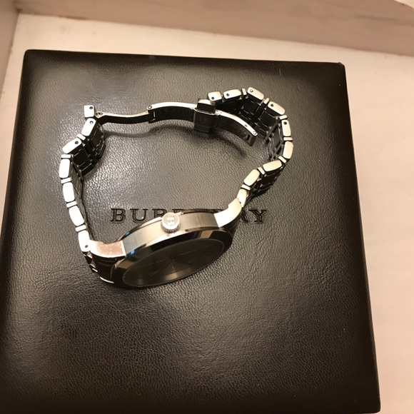 Burberry watch. For small wrist. Authentic - Picture 4 of 5