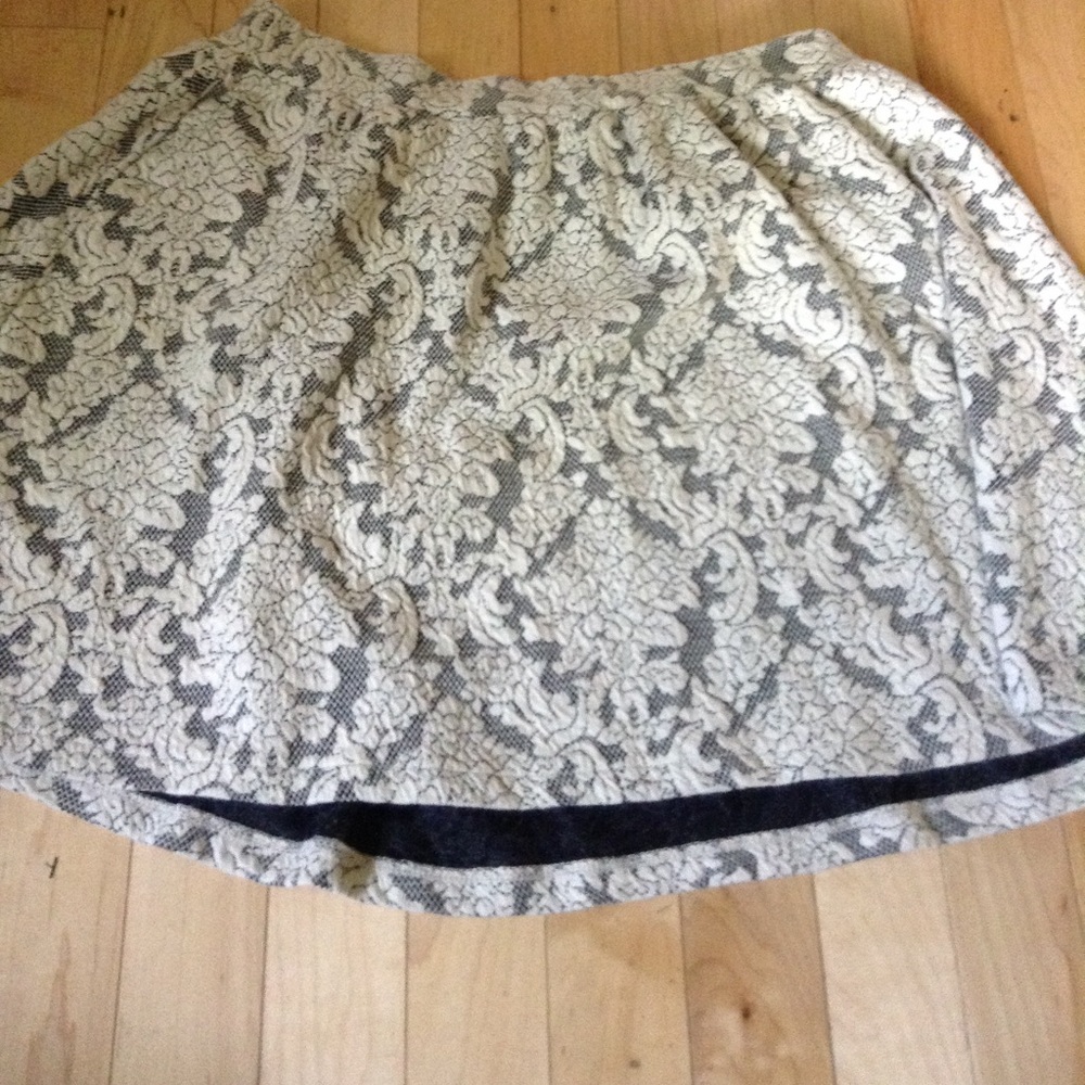 Adorable lace skirt 😍
