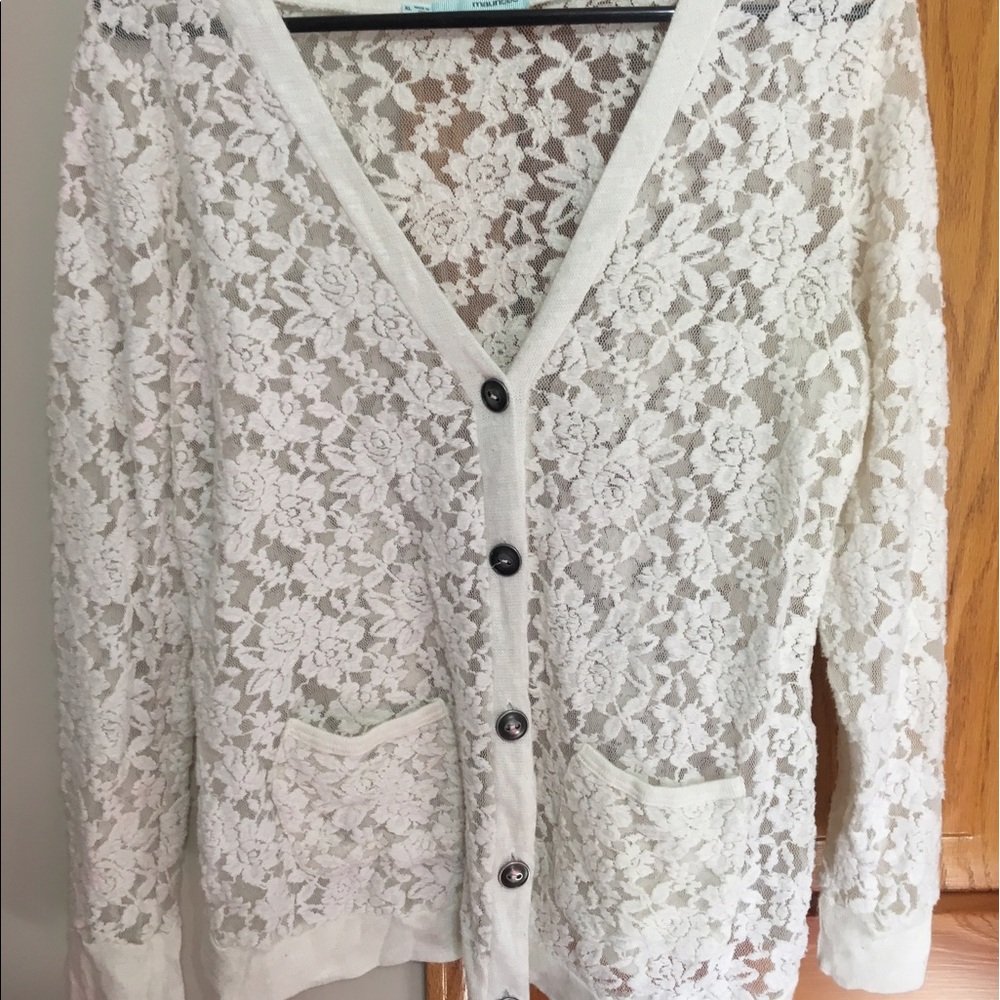 White lace cardigan 💕