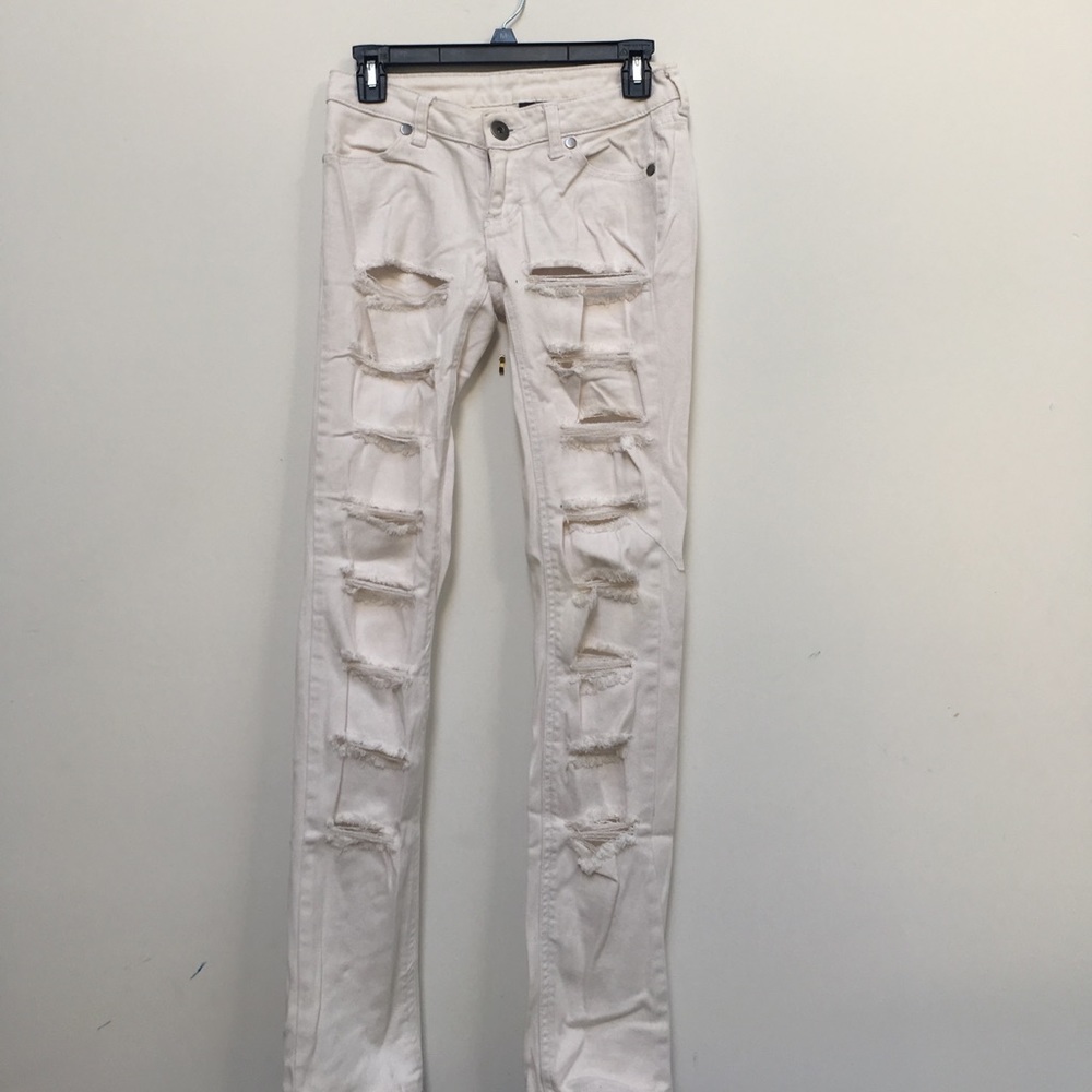 DISTRESSED WHITE SKINNY JEANS