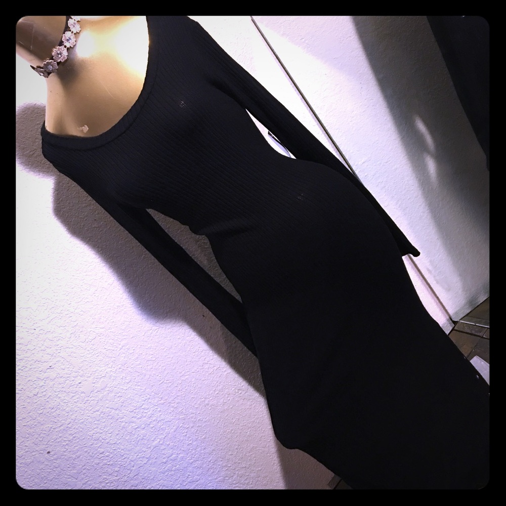 BASIC LONGSLEEVE MAXI DRESS