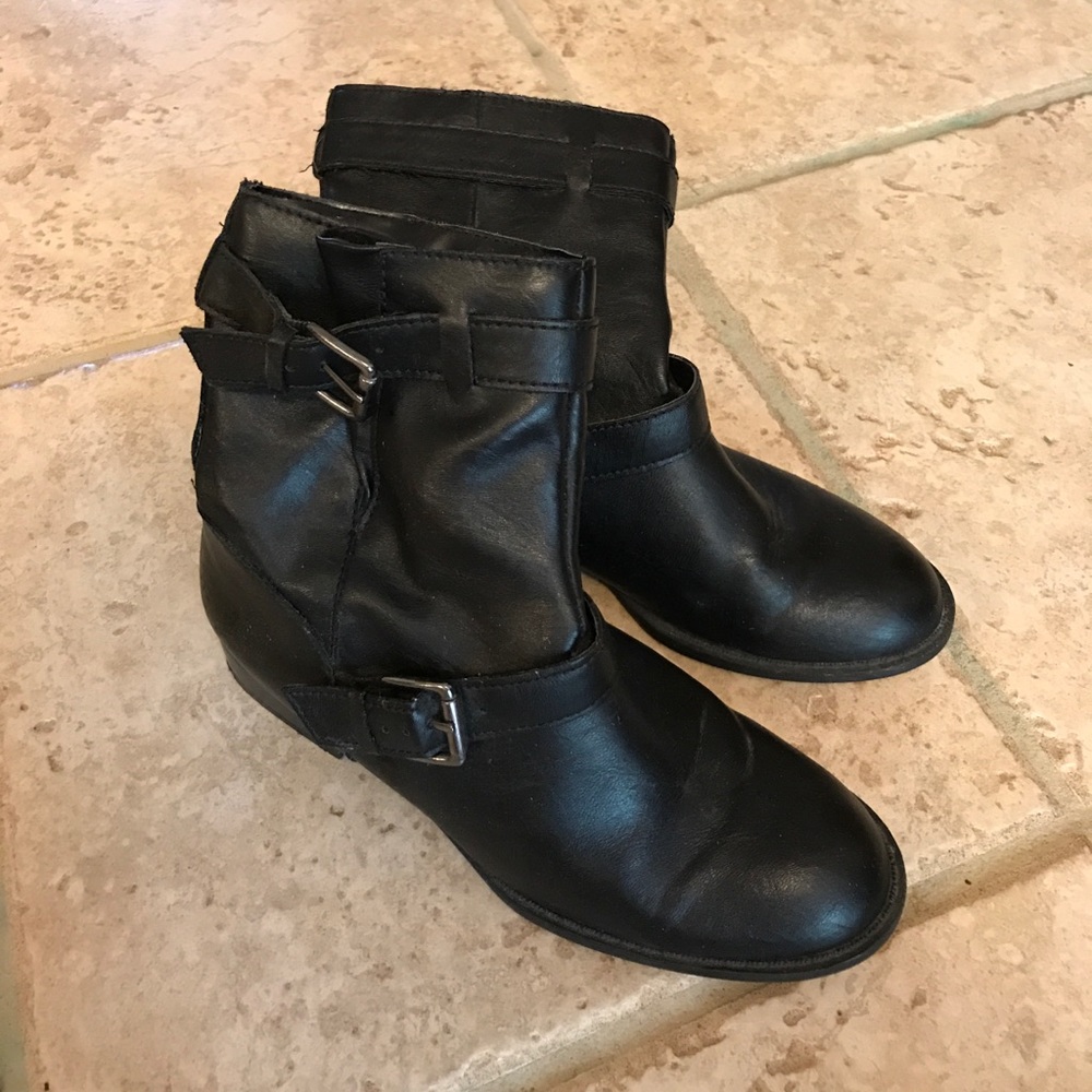 Liz & Co. black ankle boots