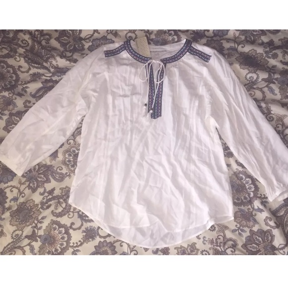 💕Bohemian Embroidered Peasant Blouse💕 - Picture 2 of 5