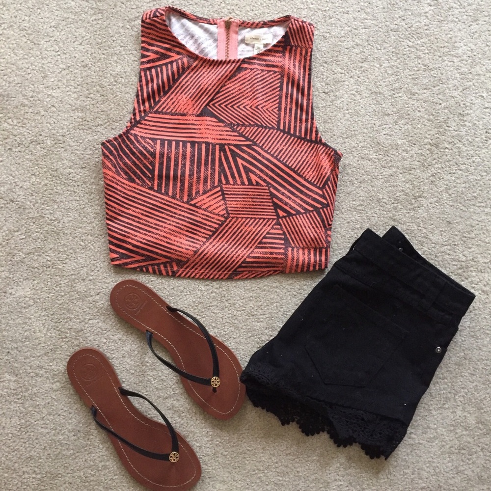 Urban Outfitters Crop Top Zipper Detail Back✨