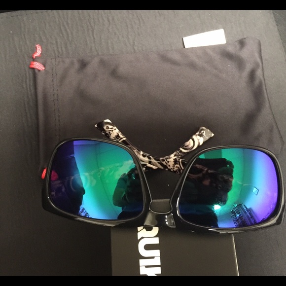 TWO QuikSilver Brand Glasses Bundle  <<= - Picture 4 of 7