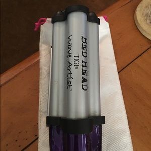 Bed head wave artist