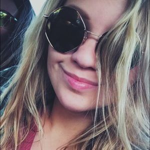 Meet your Posher, Madison