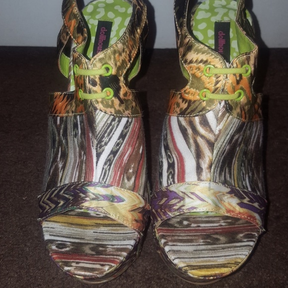 Dollhouse Green Colorful Print Wedges - Picture 2 of 3