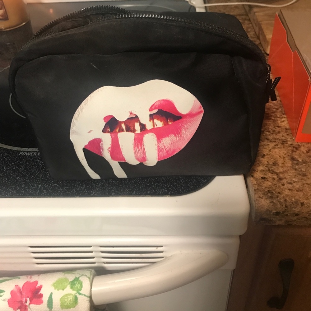 Kylie cosmetics makeup bag !
