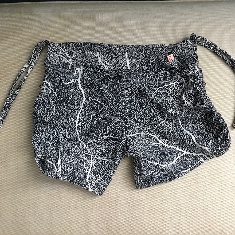 Shakti activewear hot yoga shorts