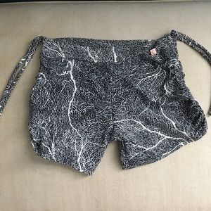 Shakti activewear hot yoga shorts