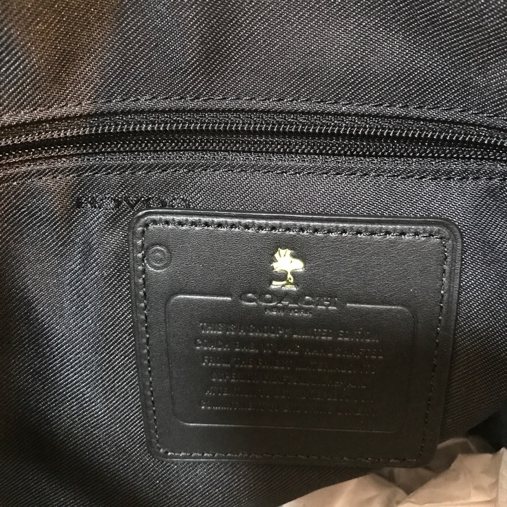 Limited Edition Coach Snoopy - Picture 6 of 6