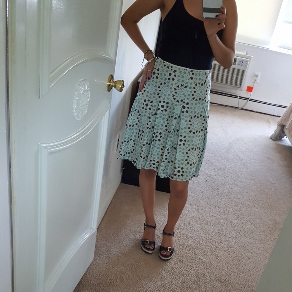 Banana republic 100% silk skirt Sz 0/ XS Petite