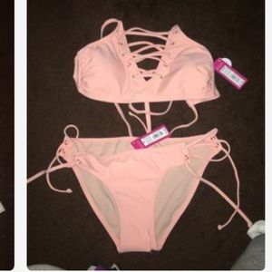 Meringue peach bikini