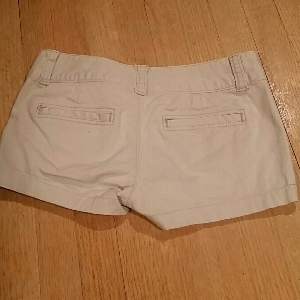 Express Shorts - Picture 2 of 2