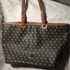 Dooney & Bourke Gretta Leisure Shopper (authentic)