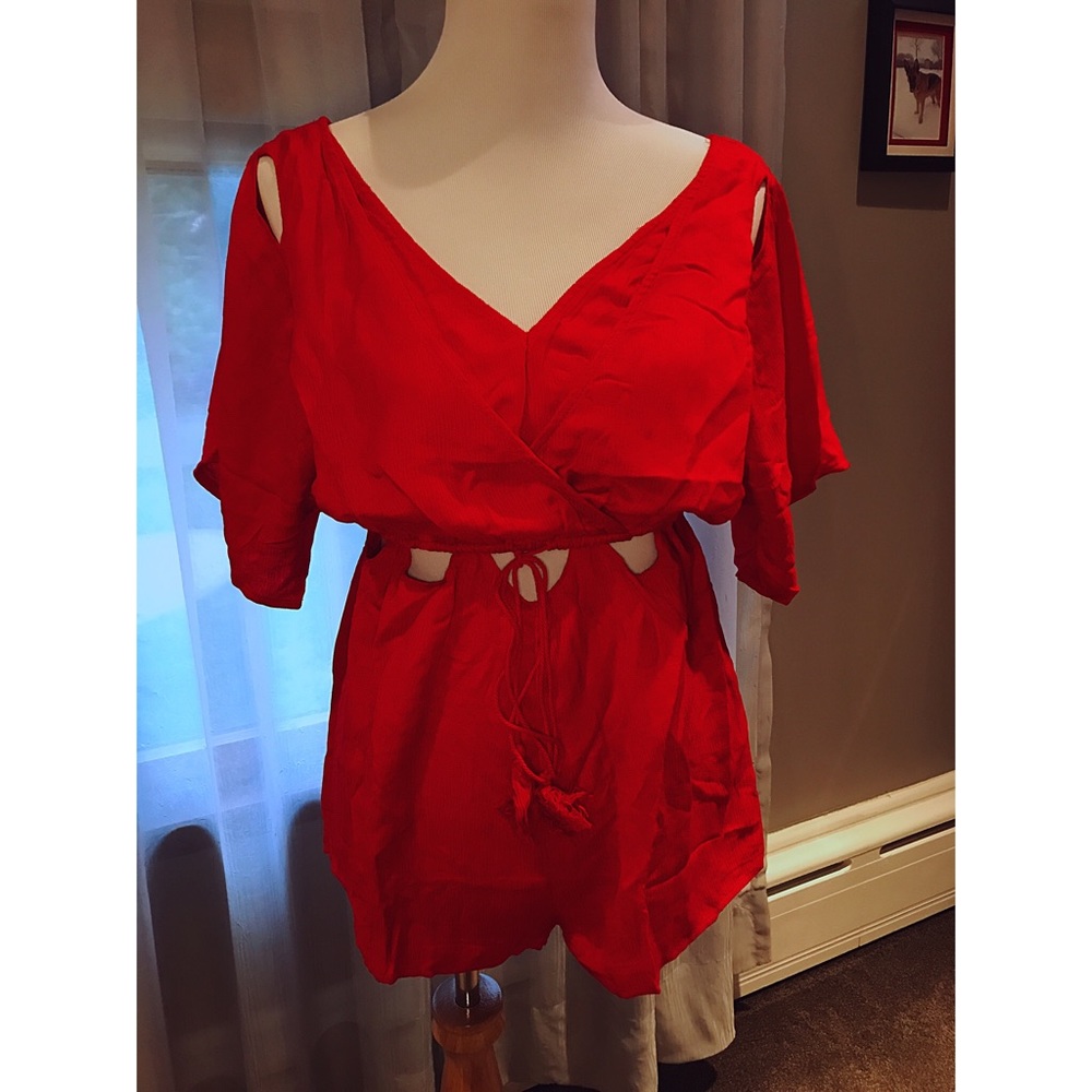 ✨HP✨ Cut It Out Romper