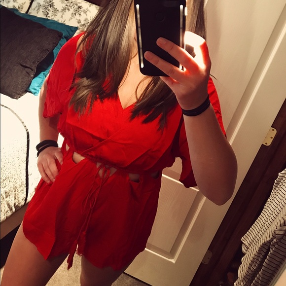 ✨HP✨ Cut It Out Romper - Picture 3 of 5