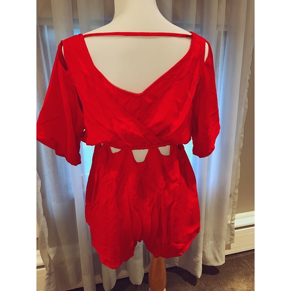 ✨HP✨ Cut It Out Romper - Picture 2 of 5