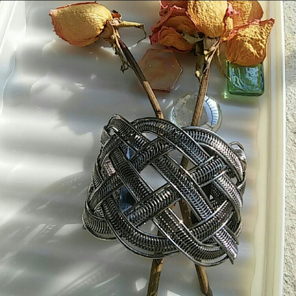 Jewelry - Picture 3 of 5