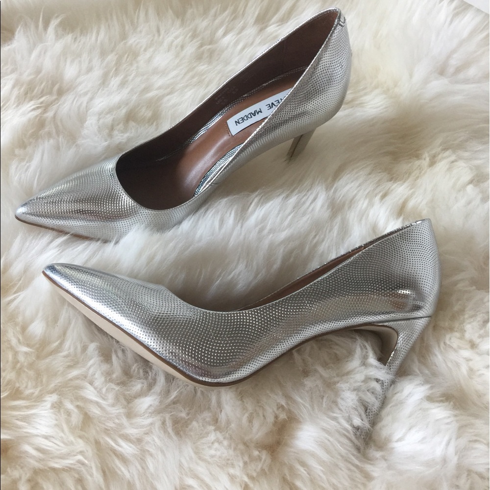 Steve Madden silver leather pumps