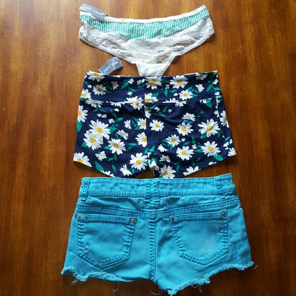 WET SEAL SZ Med/5 Bundle - Picture 2 of 6