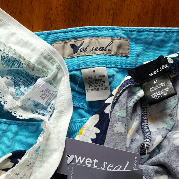 WET SEAL SZ Med/5 Bundle - Picture 3 of 6