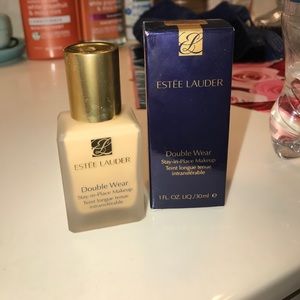 Estée Lauder Double Wear Stay-in-Place 2N1