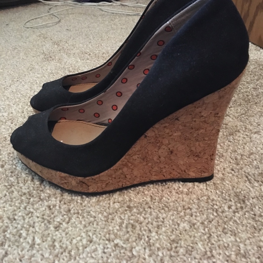 Peep toe summer wedges