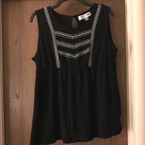 Old navy black and white maternity top