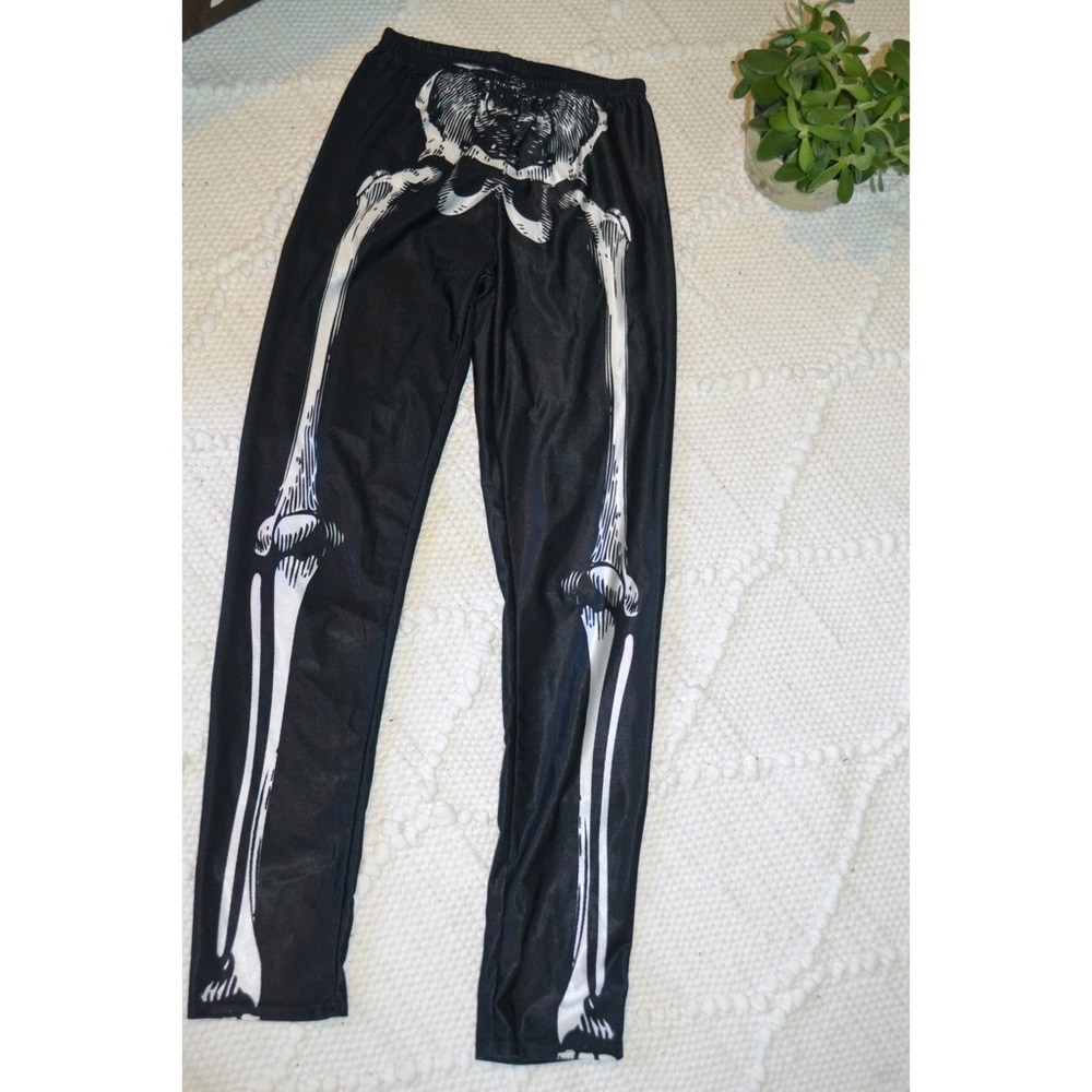 Halloween skeleton leggings!