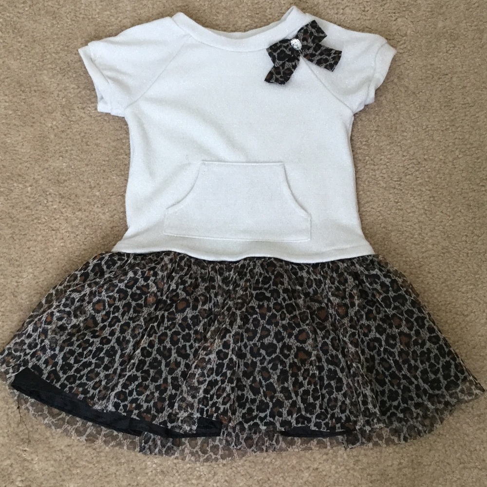 Short sleeve cheetah print sweater dress
