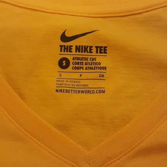 Nike T-shirt - Picture 2 of 4