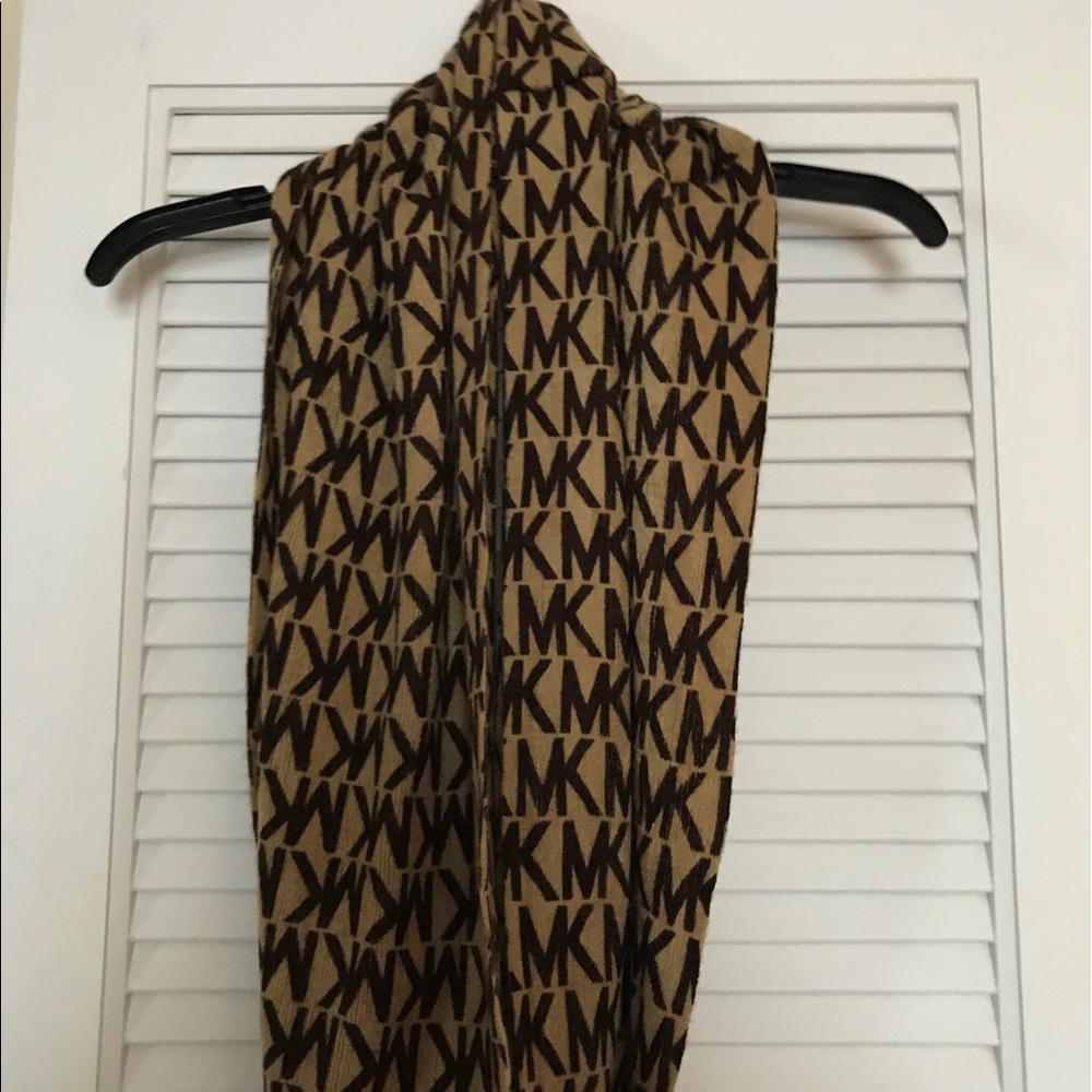 Infinity scarf