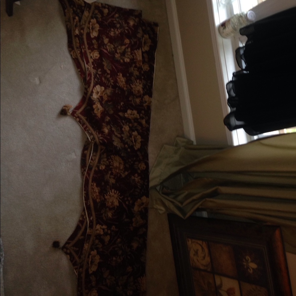 Custom balance curtain
