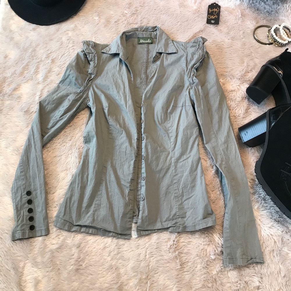 Blouse with shoulder details