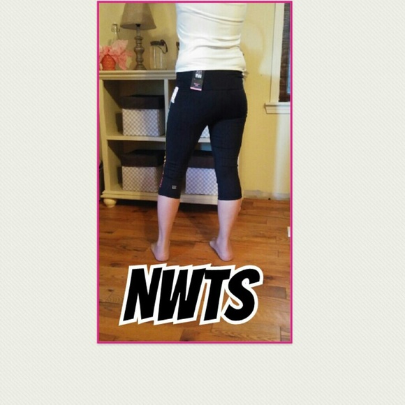 Victoria's Secret VSX Capri yoga leggings - Picture 3 of 4