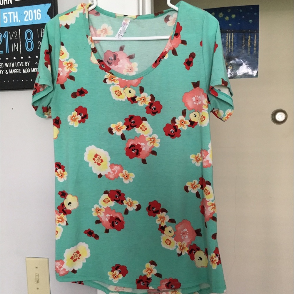 Lularoe tee