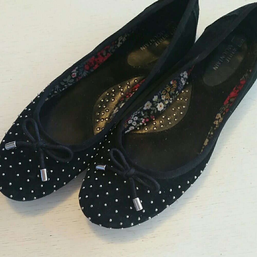 White Mountain beaded Flats size 8