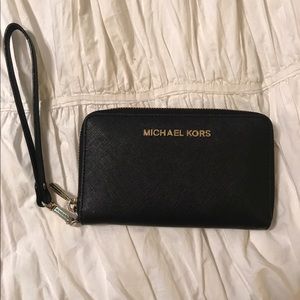 Michael Kors Smartphone Wristlet