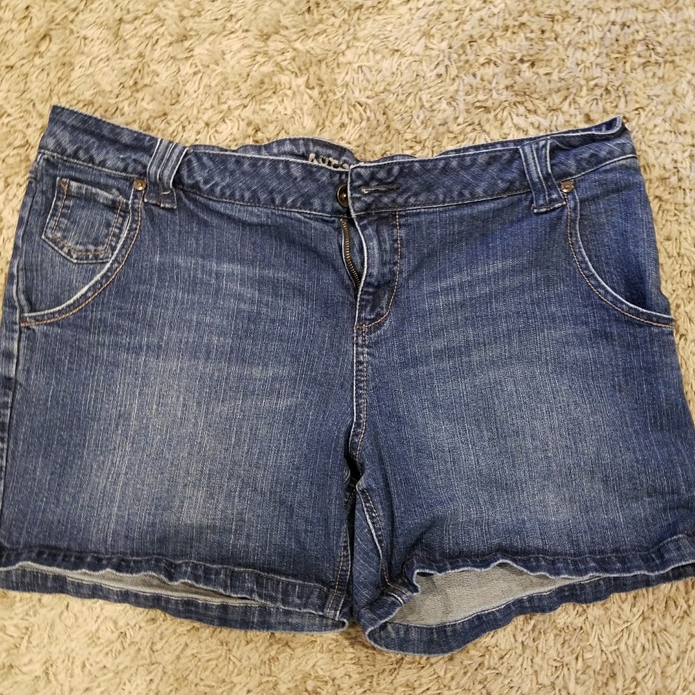 APT. 9 Jean Shorts