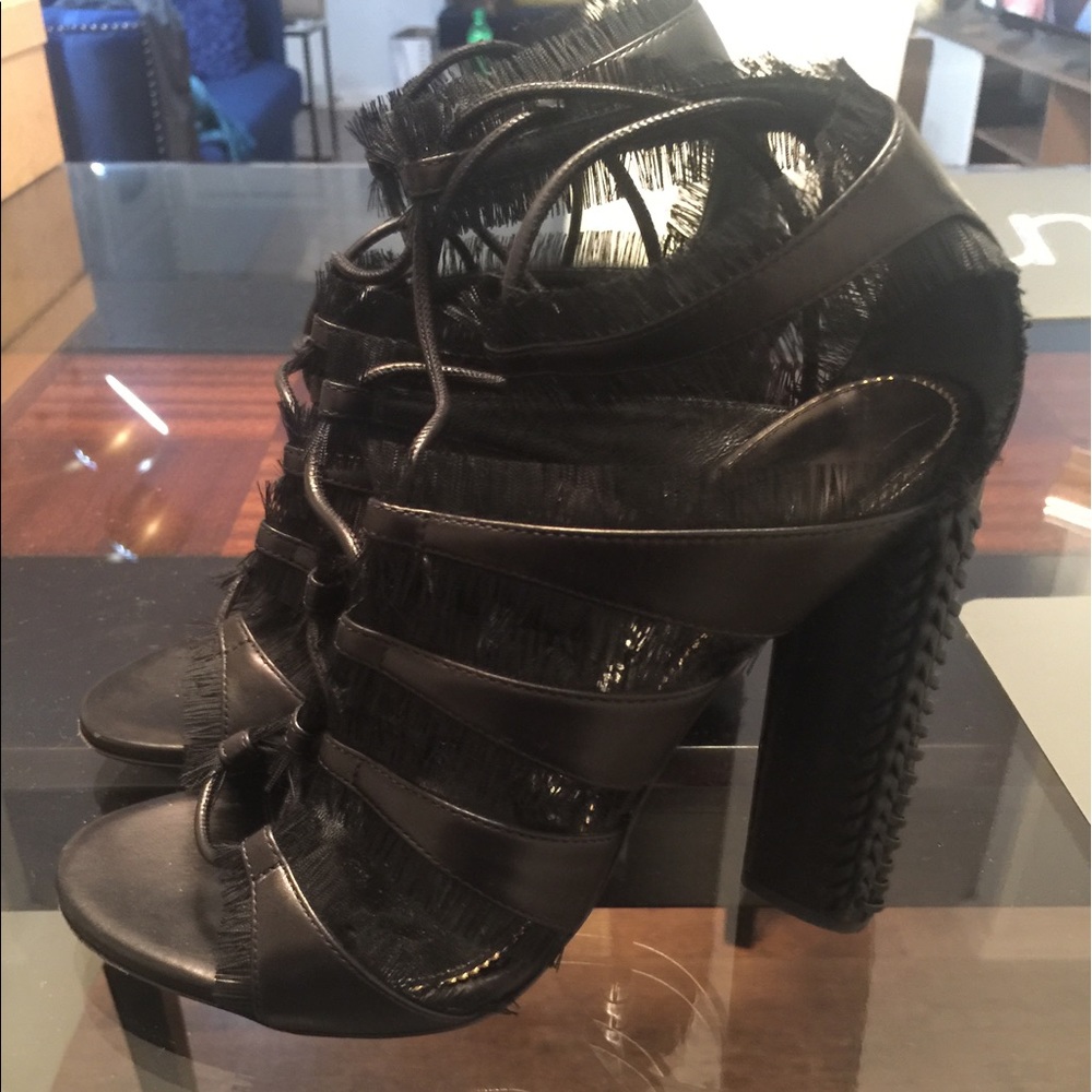 ❌Tom Ford fringe lace Sandals