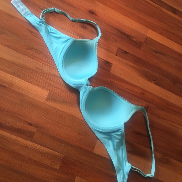 Victoria Secret Demi Bra - Picture 3 of 4