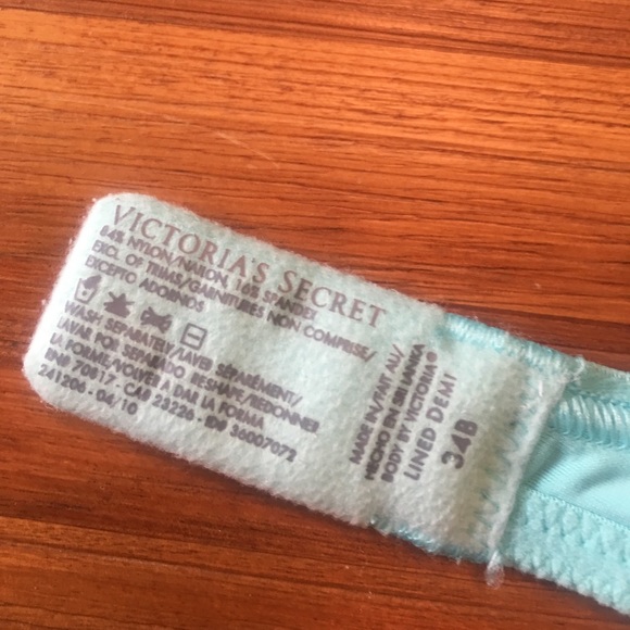 Victoria Secret Demi Bra - Picture 4 of 4