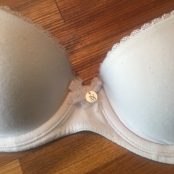 Victoria Secret Demi Bra - Picture 2 of 4