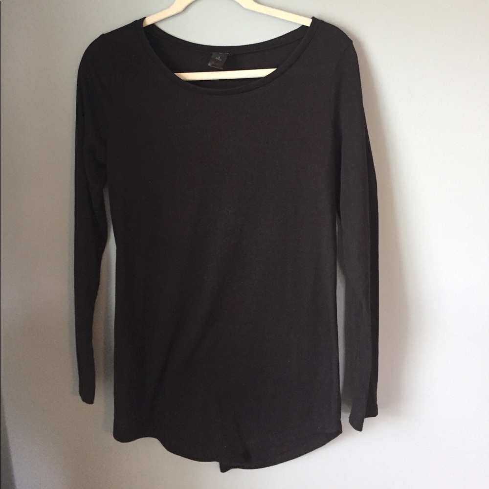 Black quarter length sleeve top