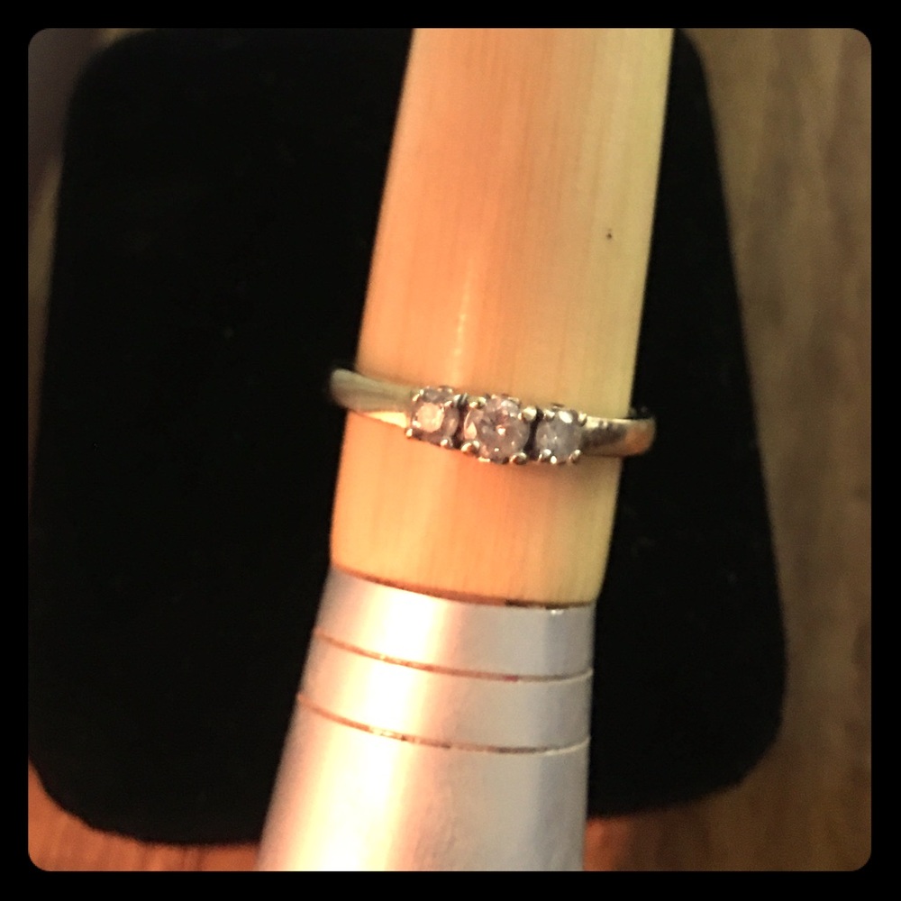 10K yellow gold 1/4 total weight diamond ring Sz.7