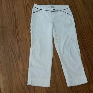 White House Black Mkt Sz 4 Capri pants